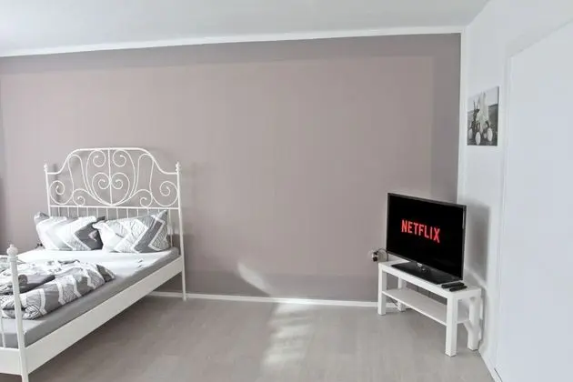 Tek Büyük Yataklı Oda, Ortak Banyo (Room 1)