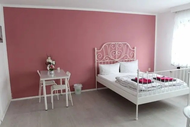 Tek Büyük Yataklı Oda, Ortak Banyo (Room 2)