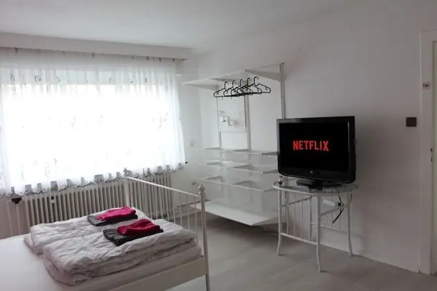Tek Büyük Yataklı Oda, Ortak Banyo (Room 2)