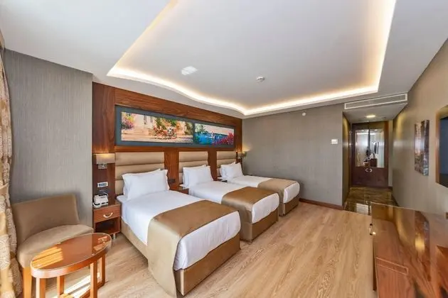 Deluxe Üç Kişilik Oda