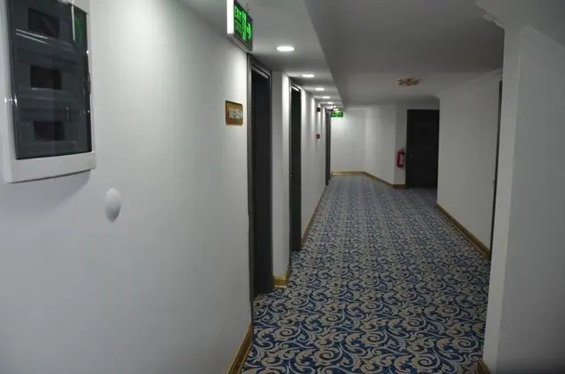 Üç Kişilik Oda, Şehir Manzaralı