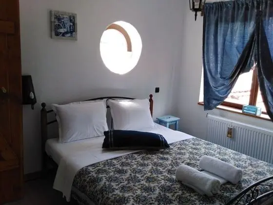 Traditional Üç Kişilik Oda