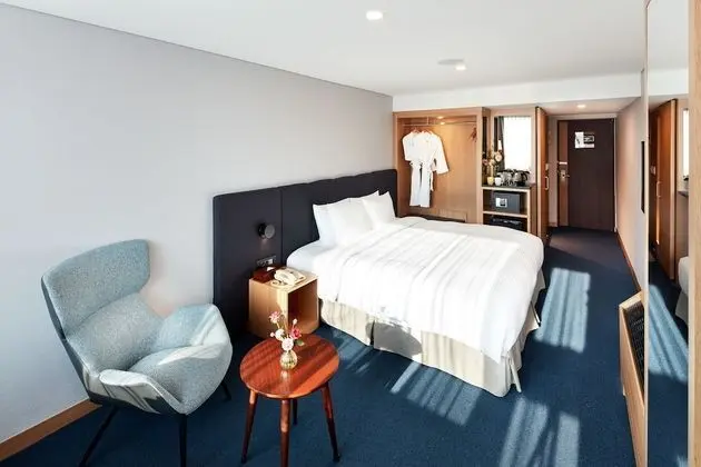 Tek Büyük Yataklı Oda, Şehir Manzaralı (Bigger than most in Seoul)