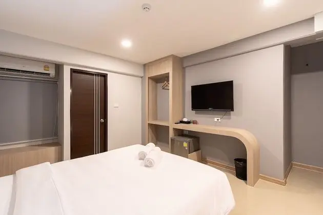 Superior Corner Room