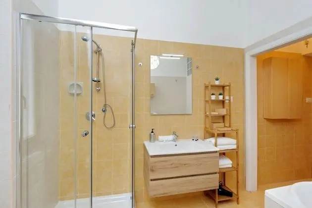 Apart Daire, 3 Yatak Odası (The Place to Be)