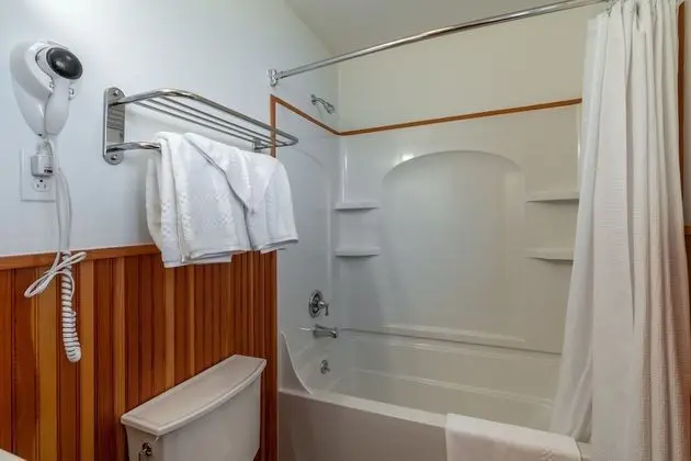 Superior Oda, 1 En Büyük (King) Boy Yatak, Küçük Mutfak, Göl Manzaralı (Exterior Access Only)