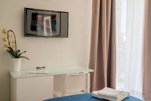 Tek Büyük veya İki Ayrı Yataklı Oda, Özel Banyo (Via Porta di Ronca, 27)