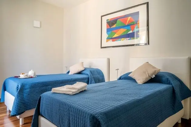 Tek Büyük veya İki Ayrı Yataklı Oda, Özel Banyo (Via Porta di Ronca, 27)