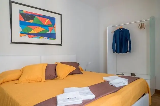 Tek Büyük veya İki Ayrı Yataklı Oda, Özel Banyo (Via Porta di Ronca, 27)