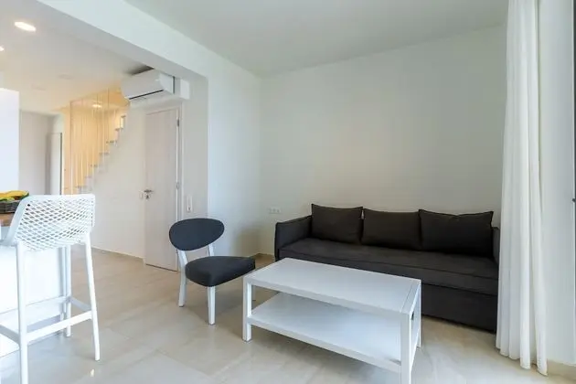 2 Bedroom Maisonete with Sea View