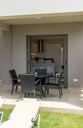 2 Bedroom Maisonete with Sea View
