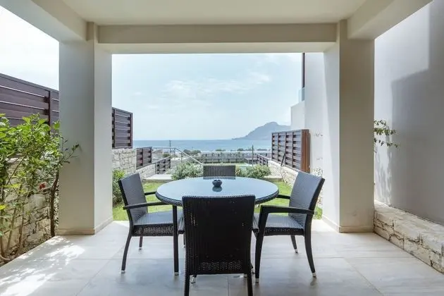 2 Bedroom Maisonete with Sea View