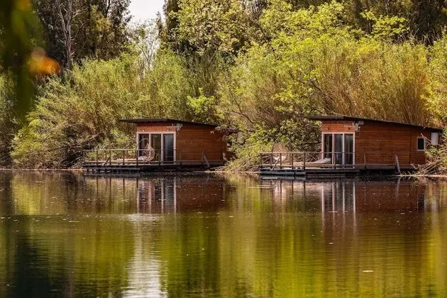 Kır Evi, Göl Manzaralı