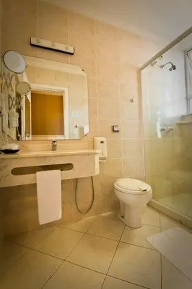 Büyük Yataklı Tek Kişilik Oda