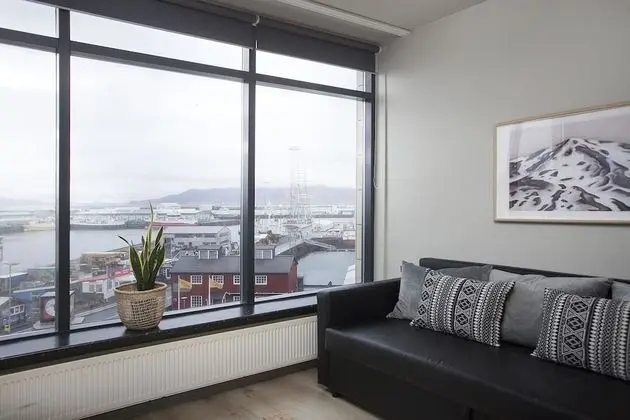 Premium Sea view Apartment with balcony - free parking