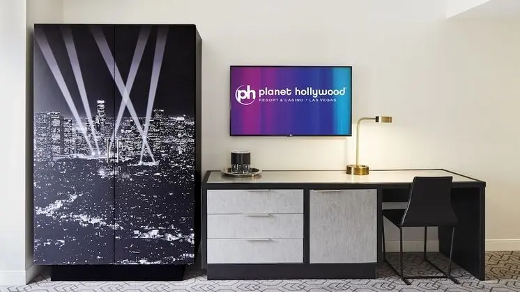 Ultra Hip Room King Attraction View