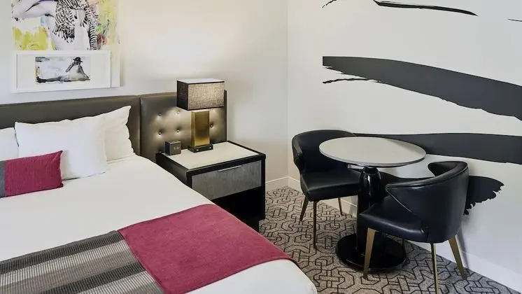Premium Oda, 1 En Büyük (King) Boy Yatak, Sigara İçilmez (Ultra Hip) (Fountain View)