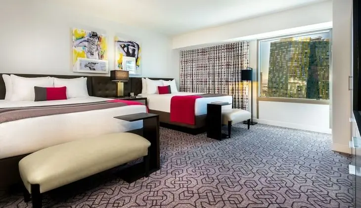 Ultra Hip Room, 2 Queen Beds, Pool View Non Smoking