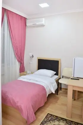 Standard Tek Büyük veya İki Ayrı Yataklı Oda, Bahçe Manzaralı