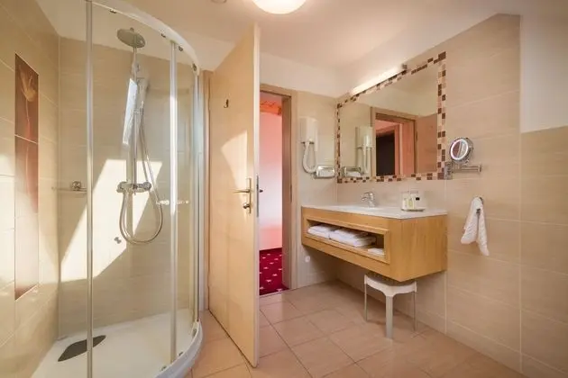 Basic Tek Büyük veya İki Ayrı Yataklı Oda