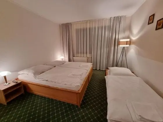 Üç Kişilik Oda