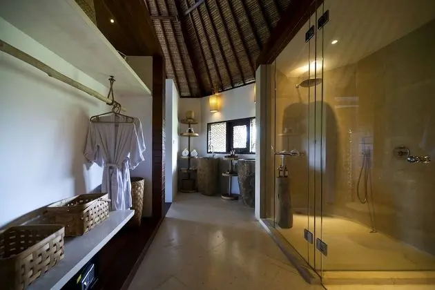 Villa, 5 Yatak Odası, Havuz Manzaralı