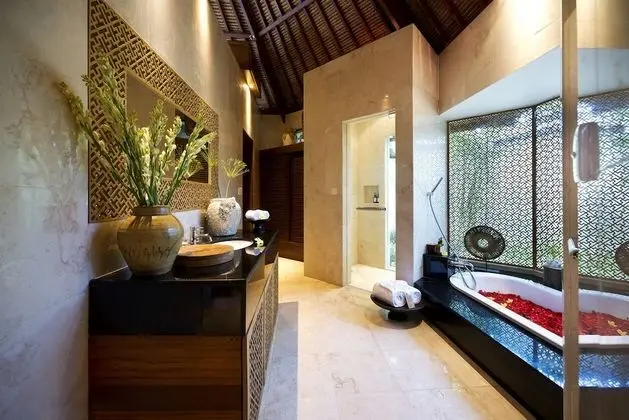 Villa, 5 Yatak Odası, Havuz Manzaralı