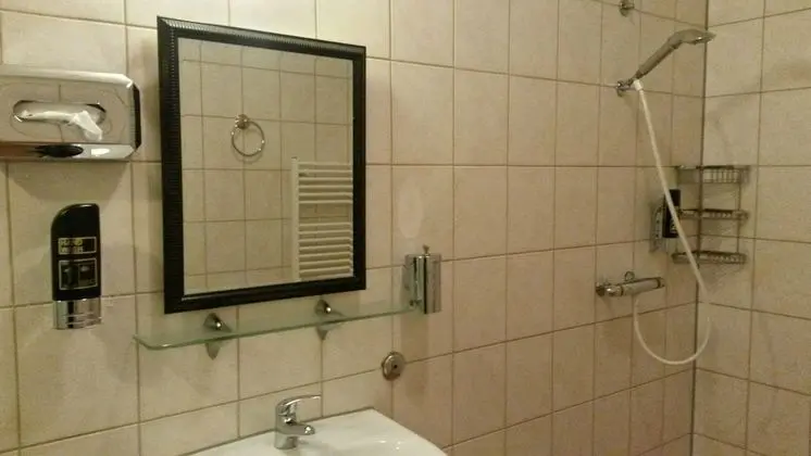 Üç Kişilik Oda, Banyolu/Duşlu