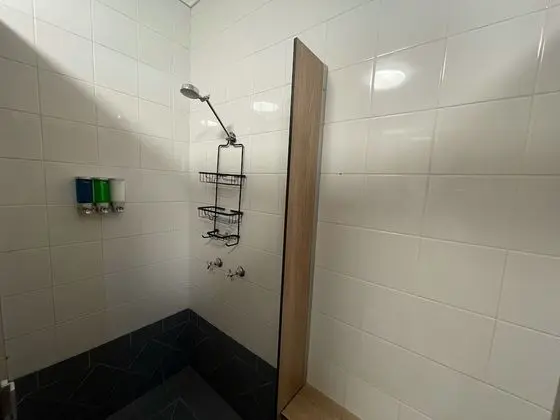 Tek Büyük Yataklı Oda, Ortak Banyo