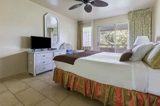 Süit, 1 Yatak Odası, Havuz Manzaralı (1 King Bed with Sofa Bed)