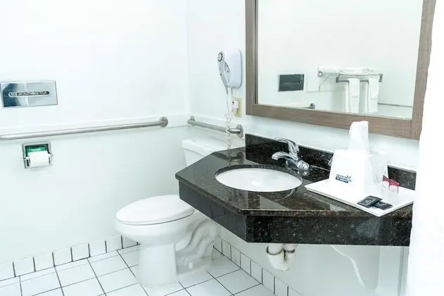 Engellilere uygun banyo