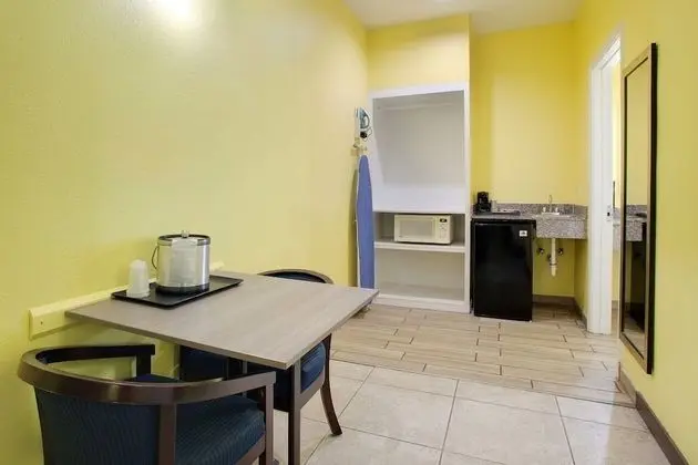 1 King Standard Suite, 2nd Floor