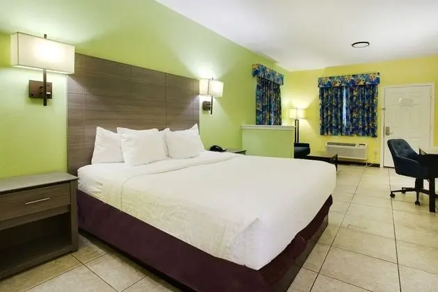 1 King Standard Suite, 2nd Floor