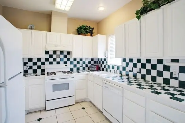 Condo, 2 Bedrooms, 2nd Floor