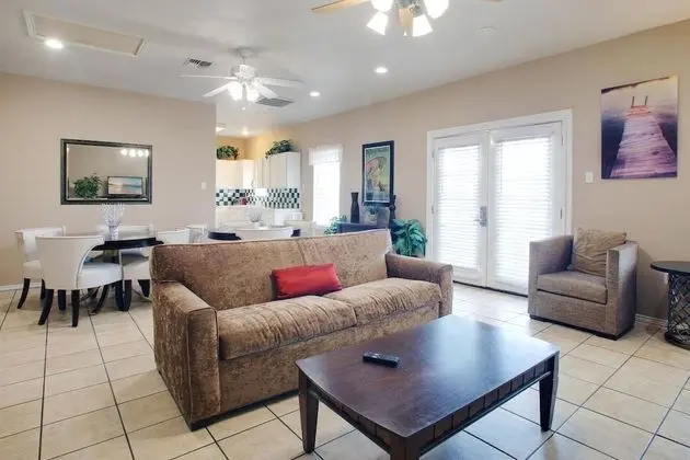 Condo, 2 Bedrooms, 2nd Floor