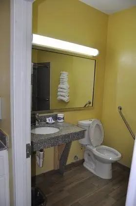 Handicap 2 Queen Deluxe Suite, 1st Floor