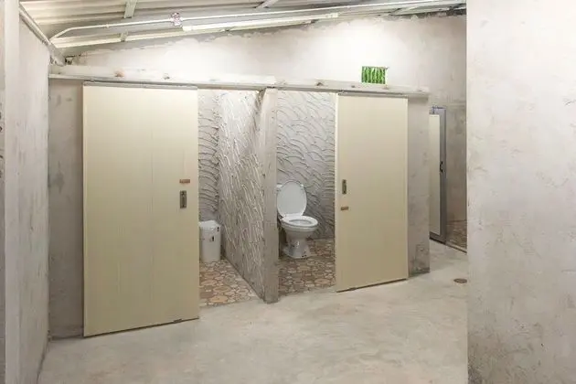 4 Mixed Dorm with Shared Bathroom