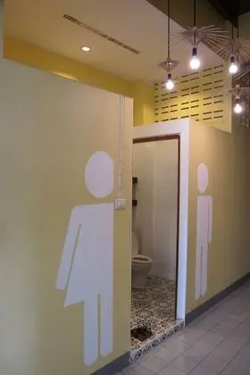 8 Mixed Dorm with Shared Bathroom