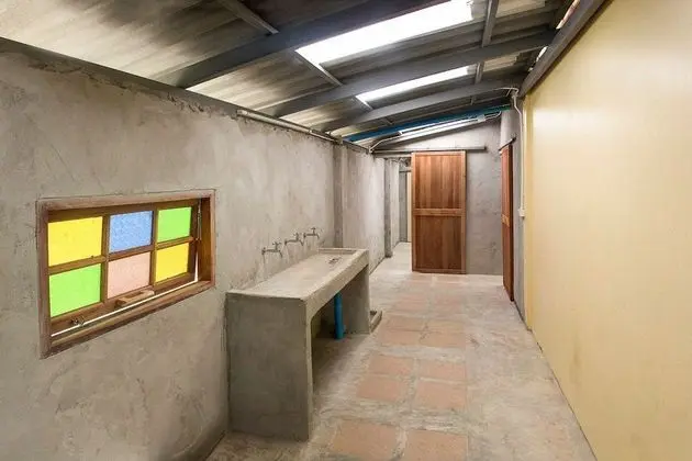 8 Mixed Dorm with Shared Bathroom