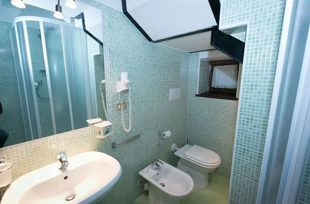 Basic Tek Büyük veya İki Ayrı Yataklı Oda, 1 Çift Kişilik Yatak