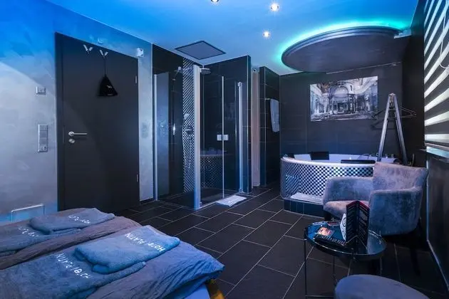 Süit, Sıcak Su Havuzu