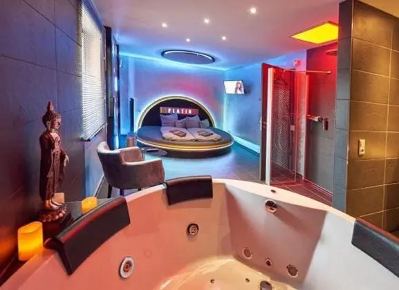 Süit, Sıcak Su Havuzu