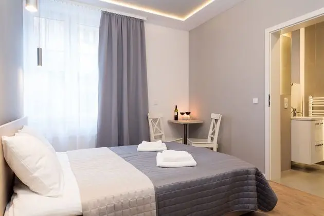 Büyük Yataklı Tek Kişilik Oda