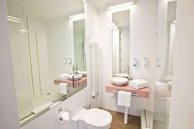 Standard Oda, 1 Büyük (Queen) Boy Yatak