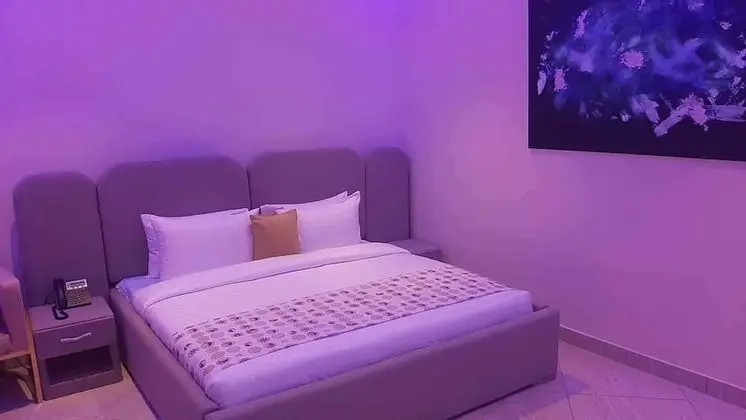 Club Tek Büyük Yataklı Oda