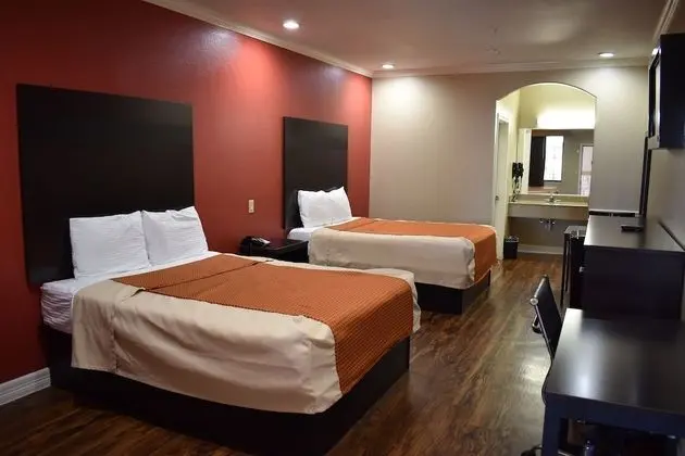 Oda, 2 Büyük (Queen) Boy Yatak