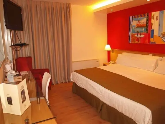 Tek Büyük veya İki Ayrı Yataklı Oda, Balkon, Deniz Manzaralı