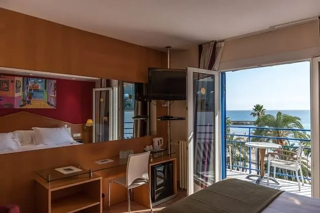 Tek Büyük veya İki Ayrı Yataklı Oda, Balkon, Deniz Manzaralı