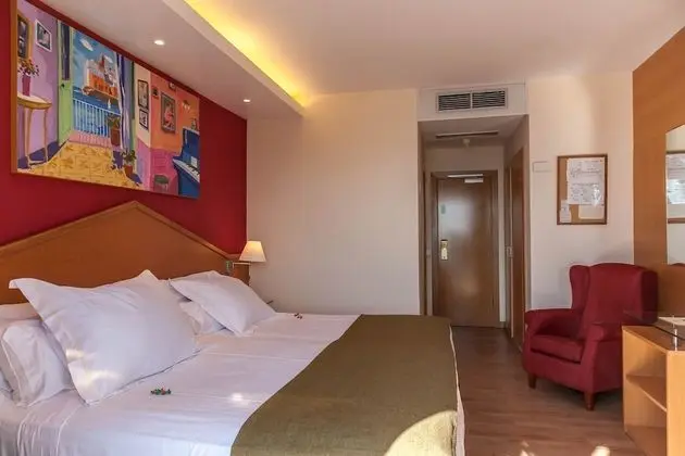 Tek Büyük veya İki Ayrı Yataklı Oda, Balkon, Deniz Manzaralı
