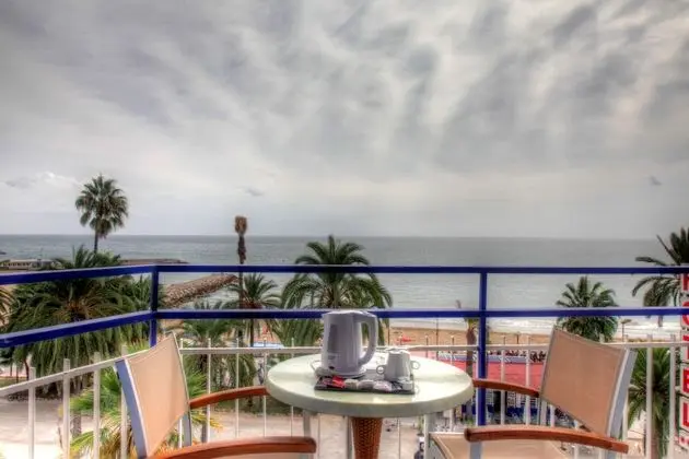 Tek Büyük veya İki Ayrı Yataklı Oda, Balkon, Deniz Manzaralı
